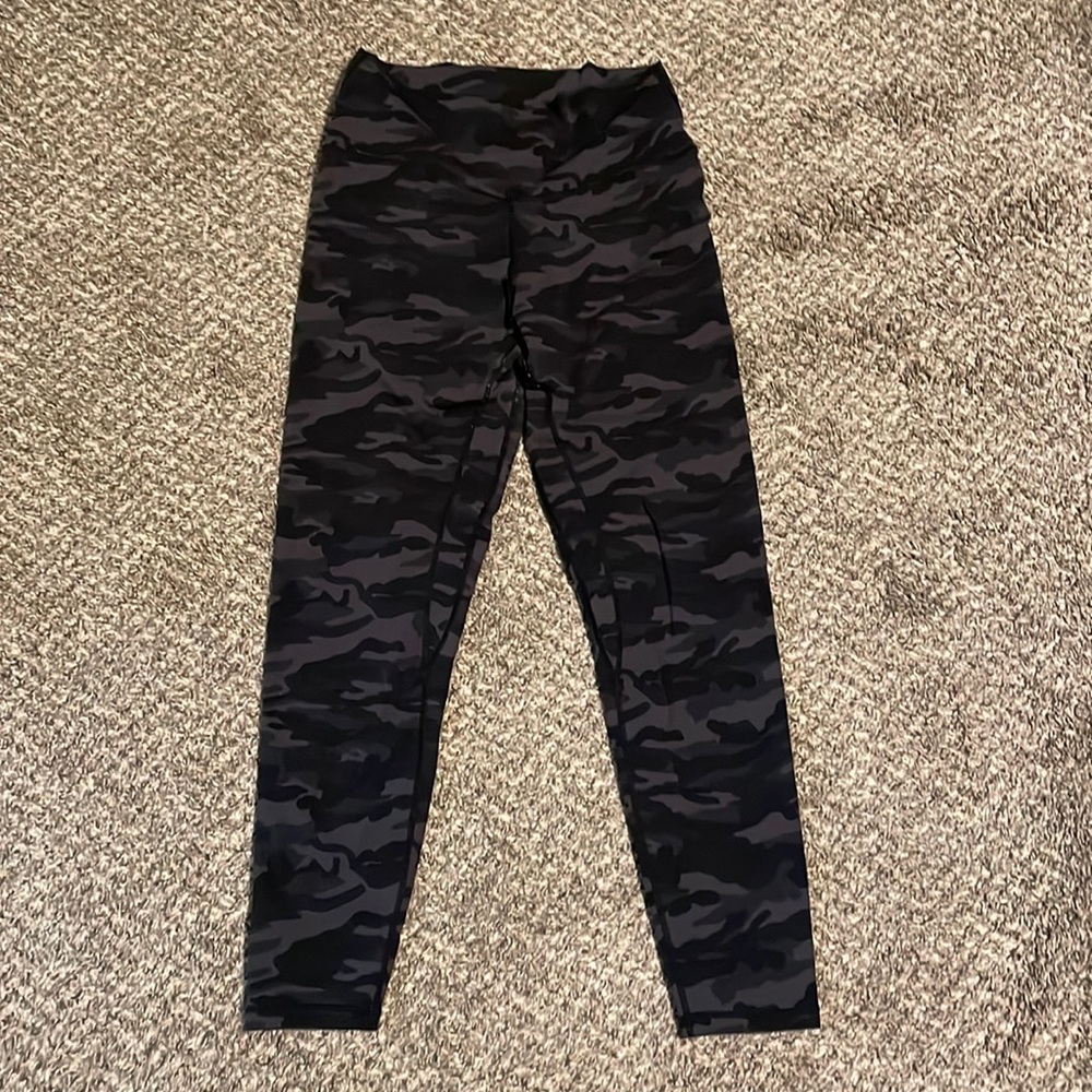 Colorfulkoala Camo Size XL Leggings